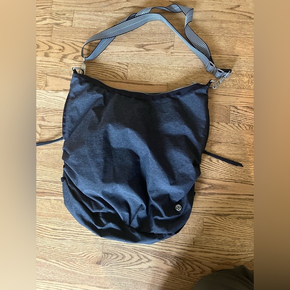 Lululemon Go-Go-Go Tote - Picture 10 of 13